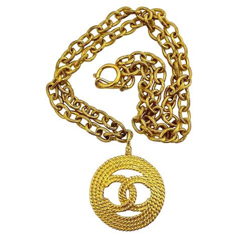 chanel polo vintage chain pendant